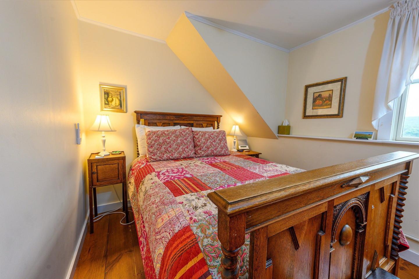Brass Lantern Inn